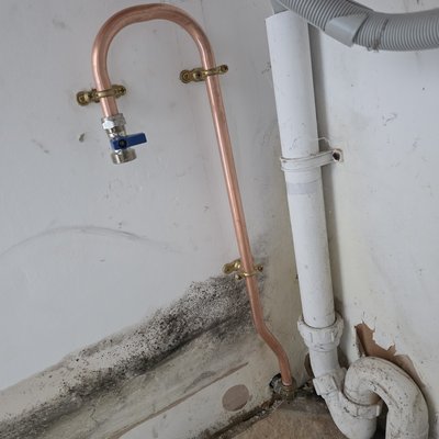 Washing machine inlet pipework