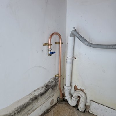 Washing machine inlet pipework