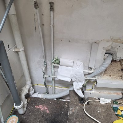 Very poor plumbing pipework